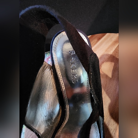 Baker 4 1/2 " heel, 1" platform, open toe, leather upper black suede - Picture 5 of 11